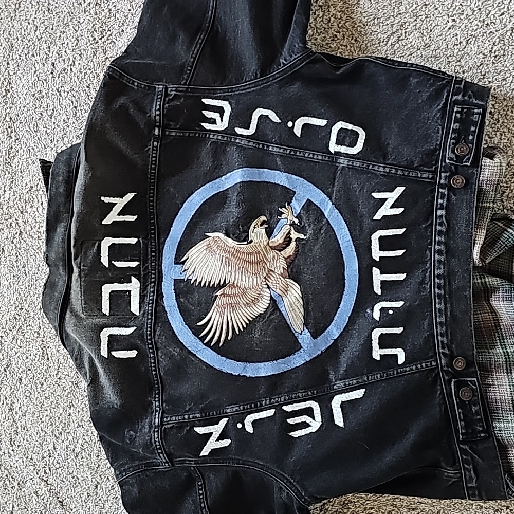 Levis trucker jacket circa 1989, Size medium. With Bullhead size medium insulat. - Picture 7 of 14
